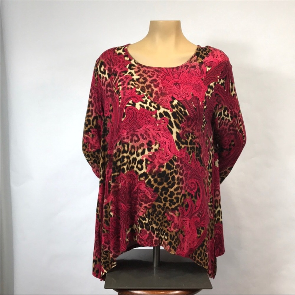 Chico’s size 2 (Large) Sharkbite Top